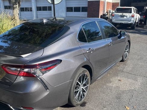 Certified 2022 Toyota Camry SE image 6