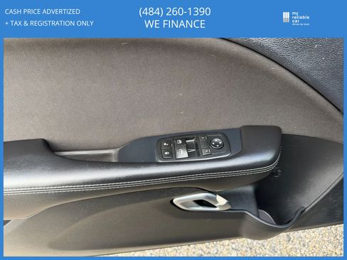 Used 2015 Dodge Challenger SXT image 22