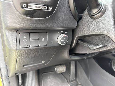 Used 2015 Kia Soul ! w/ Sun & Sound Package FWD image 17