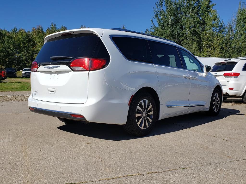 Used 2020 Chrysler Pacifica Touring-L Plus FWD image 3