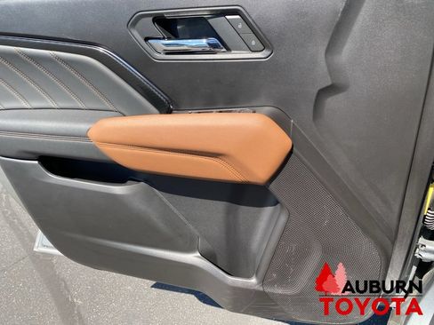 Used 2025 GMC Canyon AT4 AWD/4WD image 34