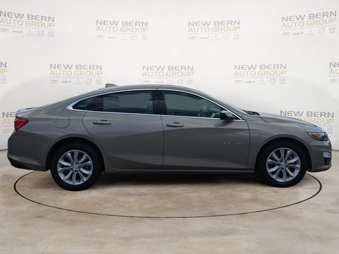Used 2025 Chevrolet Malibu LT FWD image 6