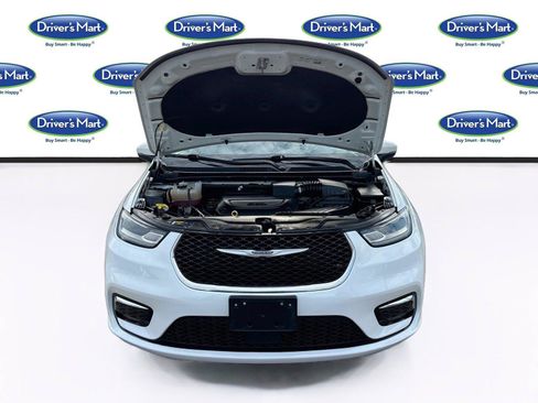 Used 2023 Chrysler Pacifica Touring-L FWD image 33