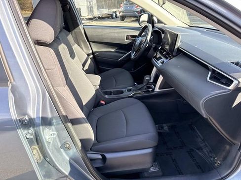 Used 2023 Toyota Corolla Cross LE image 9