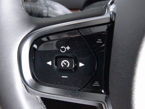 Certified 2025 Volvo XC90 B6 Plus w/ Protection Package Premier image 18