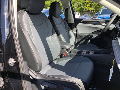 New 2025 Volkswagen Tiguan SE AWD/4WD image 30
