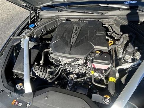 Used 2025 Genesis G70 2.5T image 33