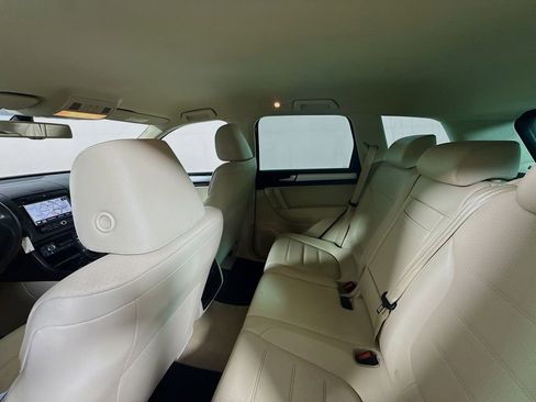 Used 2011 Volkswagen Touareg Sport image 24