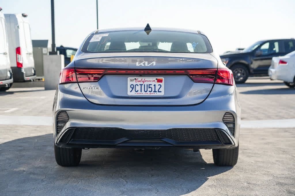 Used 2023 Kia Forte LXS w/ LXS Technology Package FWD image 7