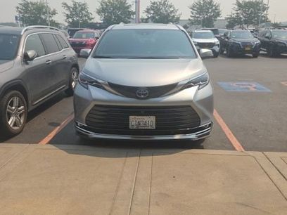 Used 2025 Toyota Sienna Platinum