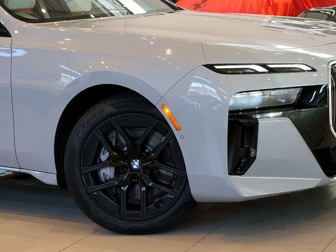 Used 2024 BMW 760i xDrive 760i xDrive w/ Premium Package 2 image 8