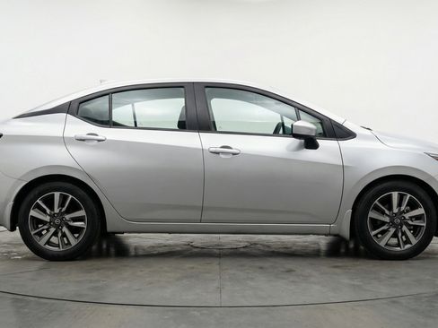 Used 2025 Nissan Versa SV FWD image 11