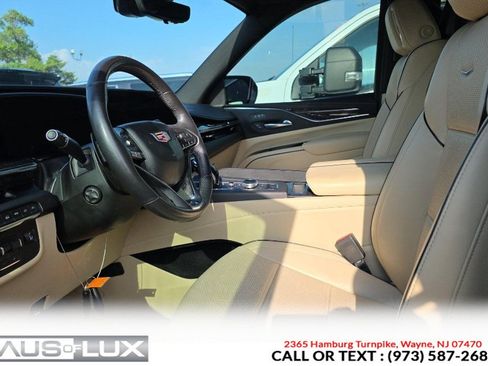 Used 2021 Cadillac Escalade ESV Premium Luxury w/ Driver Assist Tech Package AWD/4WD image 4