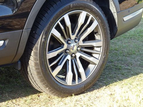 Used 2018 Ford Explorer Platinum image 33