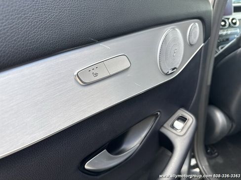 Used 2019 Mercedes-Benz GLC 300 4MATIC image 19