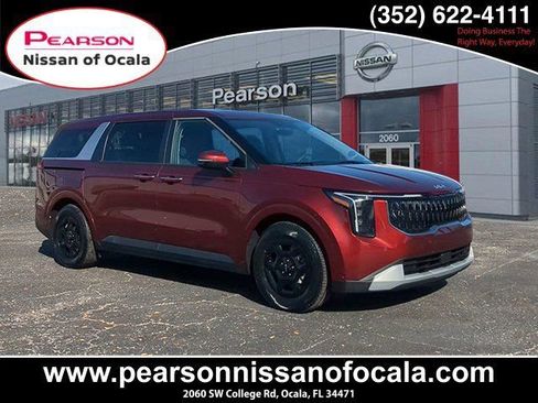 Used 2025 Kia Carnival image 1