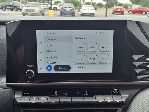 Used 2025 Toyota Camry SE w/ Convenience Package image 14