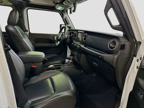 Used 2021 Jeep Wrangler Rubicon w/ Cold Weather Group image 32