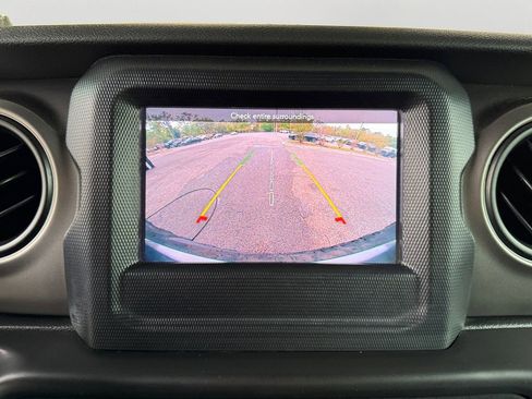 Used 2018 Jeep Wrangler Unlimited Sport S AWD/4WD image 26