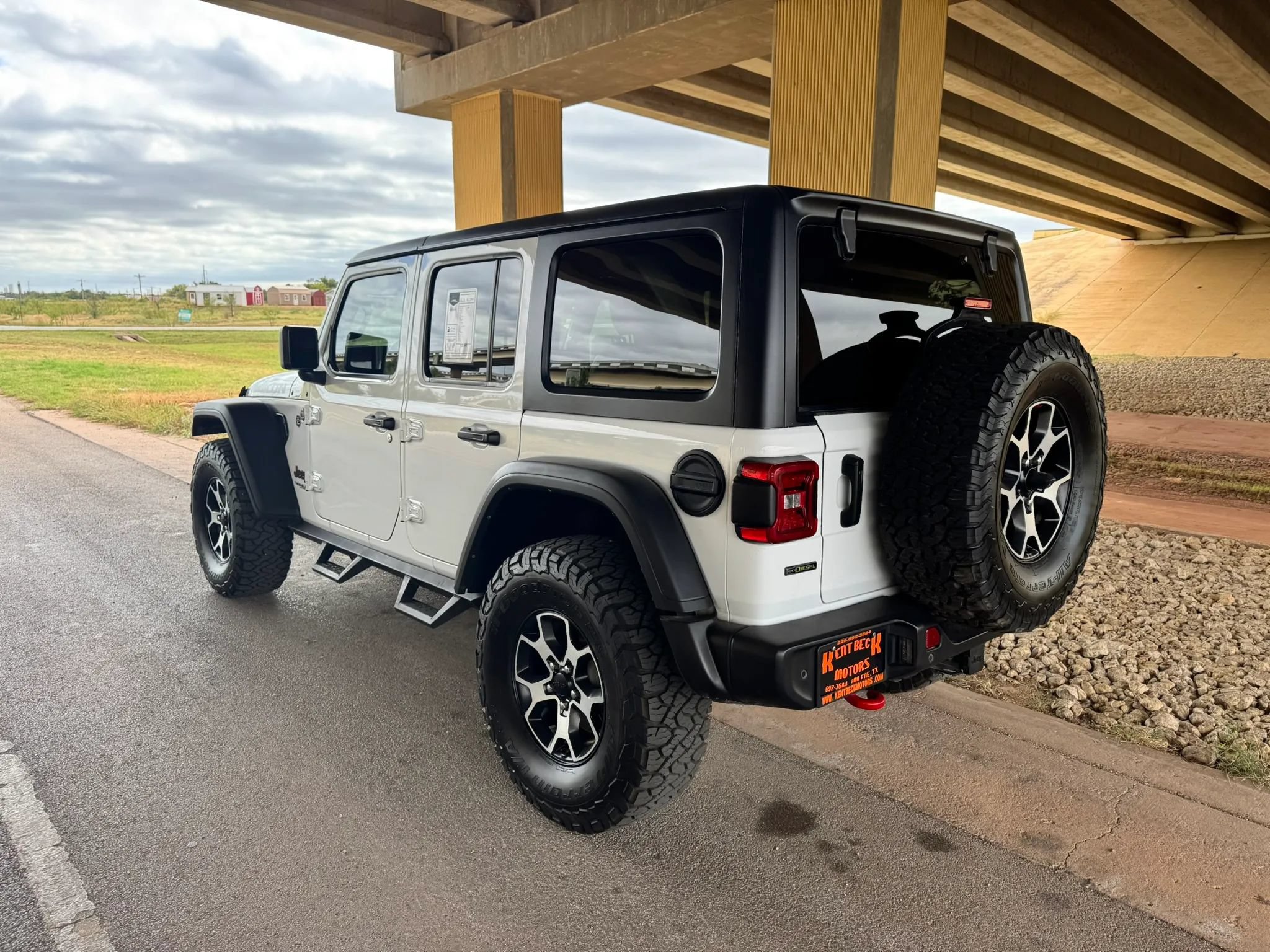 Used 2022 Jeep Wrangler Unlimited Rubicon w/ LED Lighting Group AWD/4WD image 5