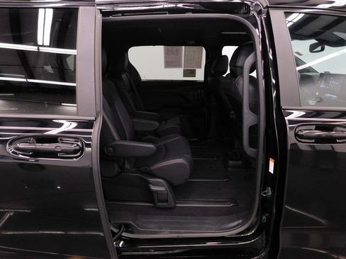 Used 2025 Toyota Sienna XSE image 28