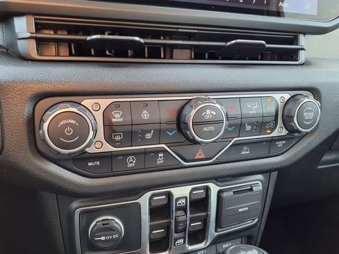 Used 2024 Jeep Wrangler Unlimited Sport AWD/4WD image 29