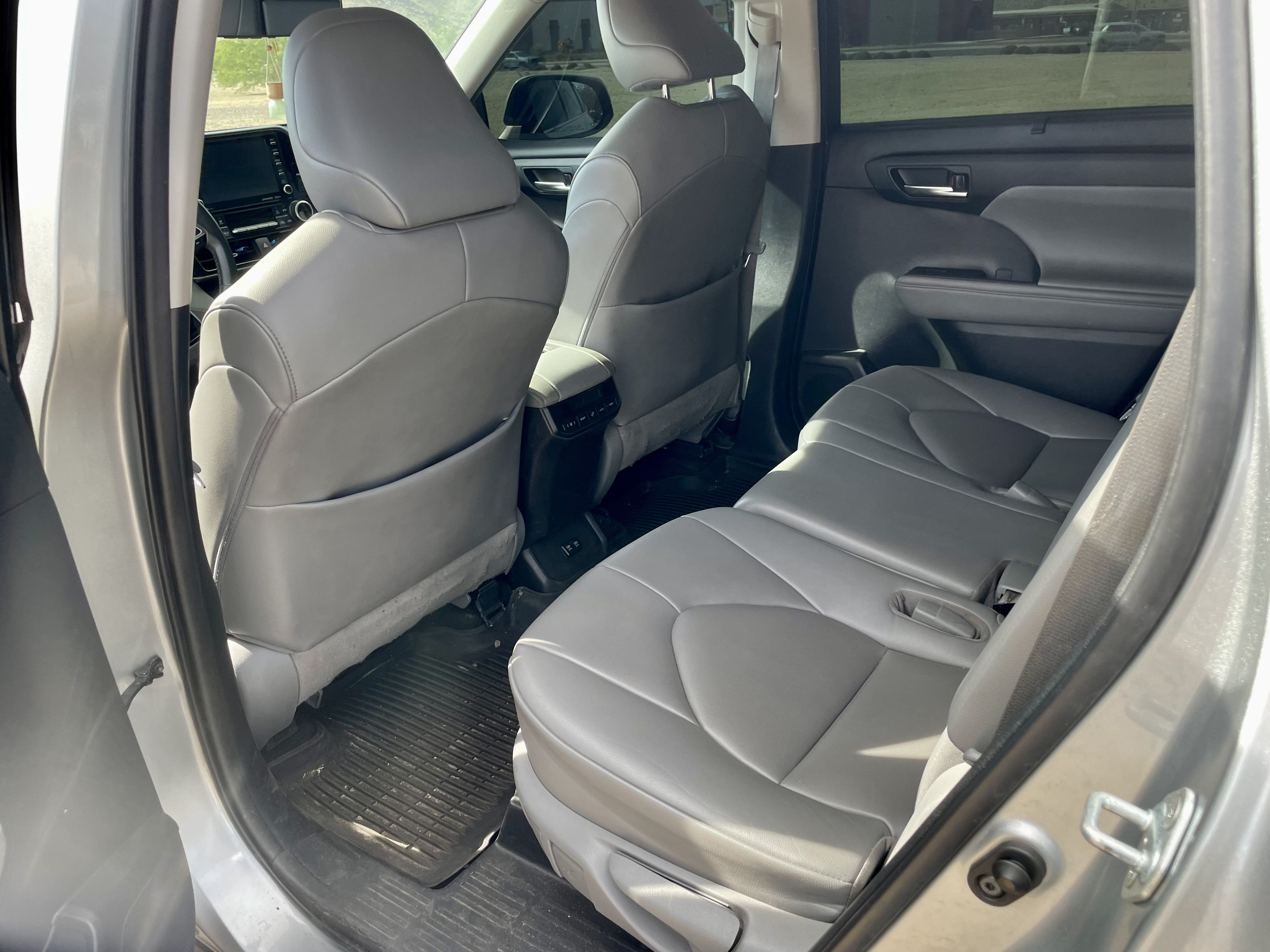 Used 2021 Toyota Highlander XLE AWD/4WD image 11