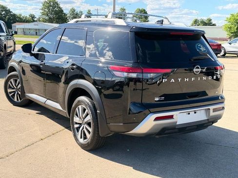 Used 2025 Nissan Pathfinder SL FWD image 5