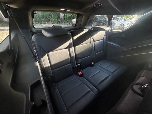 Used 2023 Chevrolet Suburban LT image 32