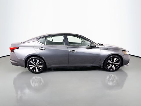 Used 2022 Nissan Altima 2.5 SV FWD image 11