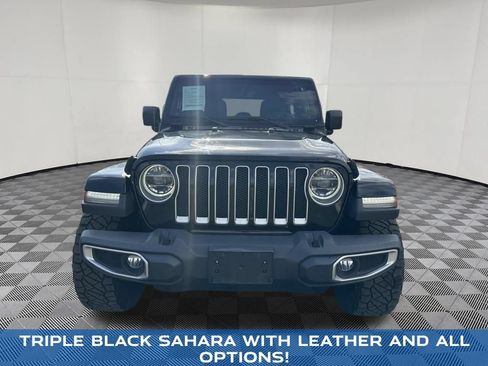 Used 2018 Jeep Wrangler Unlimited Sahara w/ Dual Top Group AWD/4WD image 3