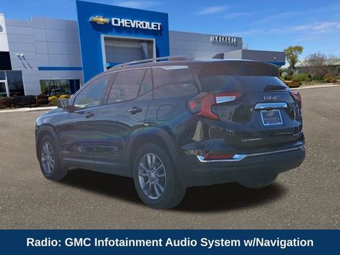 Used 2024 GMC Terrain SLT w/ Infotainment Package II image 5