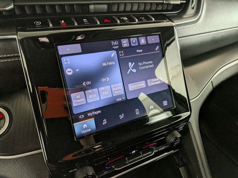 Certified 2024 Jeep Grand Cherokee Laredo image 27