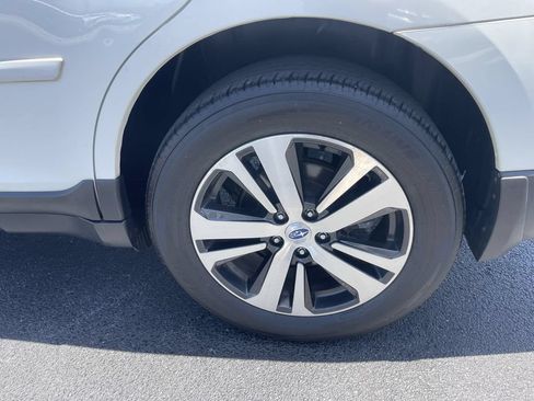 Used 2018 Subaru Outback 2.5i Limited AWD/4WD image 8