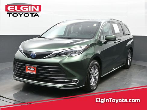 Used 2024 Toyota Sienna XLE image 1