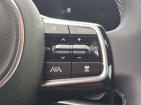 Certified 2025 Kia Sorento EX image 16