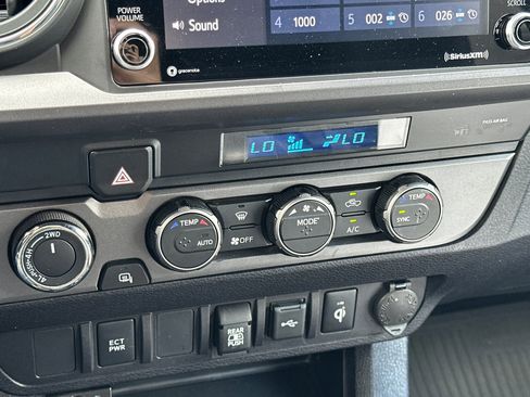 Certified 2022 Toyota Tacoma TRD Off-Road AWD/4WD image 19