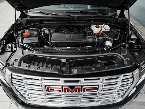 Used 2025 GMC Yukon XL Denali image 42