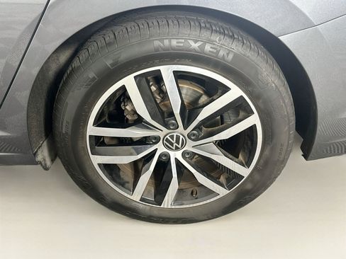 Used 2025 Volkswagen Jetta SE FWD image 11