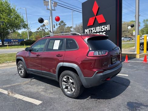 Used 2019 Jeep Cherokee Trailhawk w/ Cold Weather Group image 8
