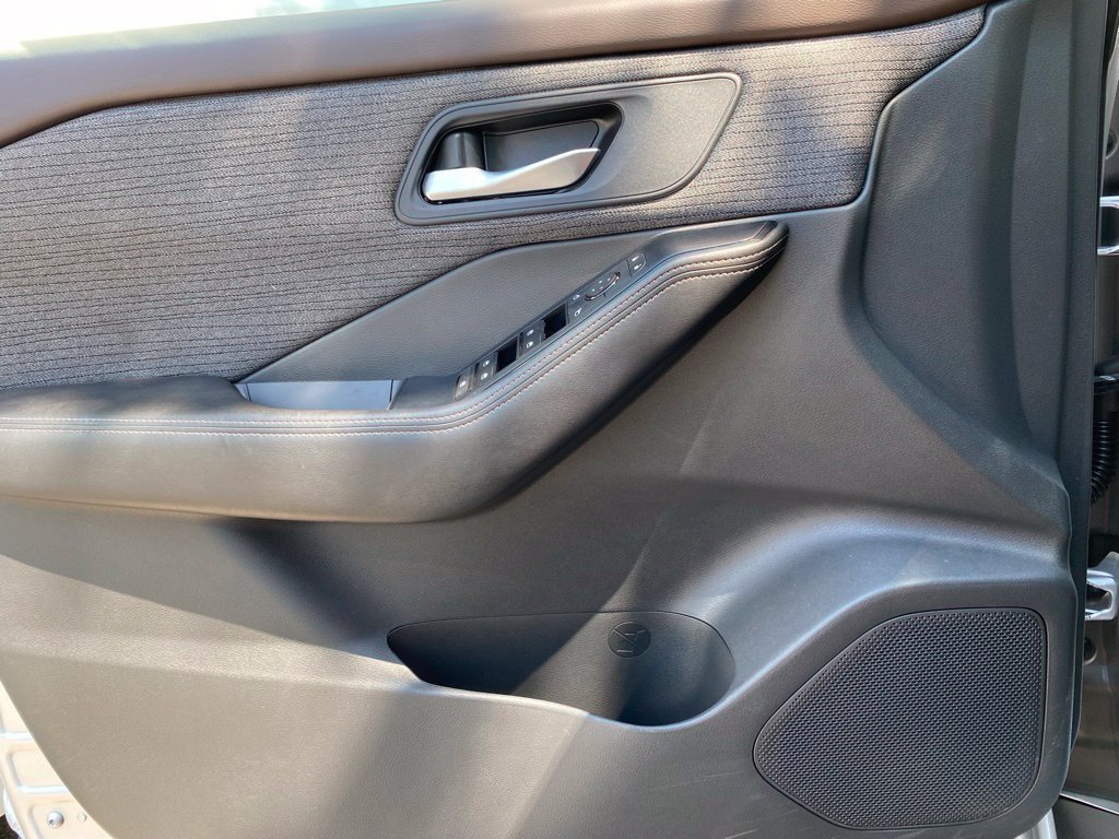 Used 2022 Nissan Rogue SV FWD image 24