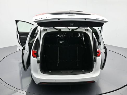 Used 2024 Chrysler Pacifica Limited FWD image 46