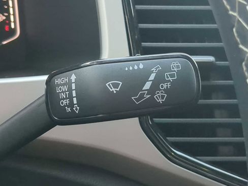 Used 2022 Volkswagen Atlas Cross Sport SE image 27