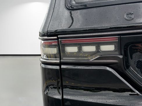 Used 2023 Jeep Grand Wagoneer Series III w/ Rear Seat Video Group 1 AWD/4WD image 10