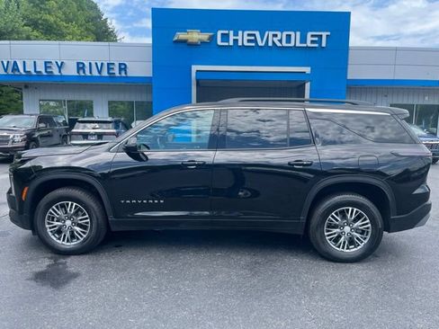 Used 2024 Chevrolet Traverse LT AWD/4WD image 9