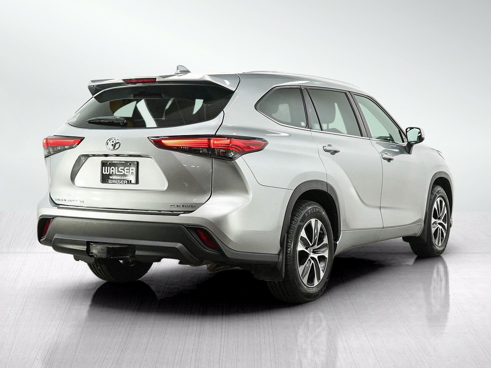 Used 2020 Toyota Highlander XLE AWD/4WD image 5