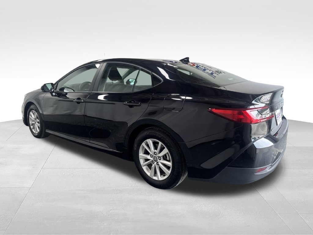 Used 2026 Toyota Camry LE FWD image 8