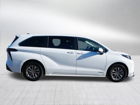 Used 2021 Toyota Sienna LE image 8