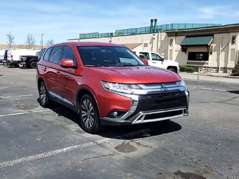 Used 2019 Mitsubishi Outlander SE FWD image 2