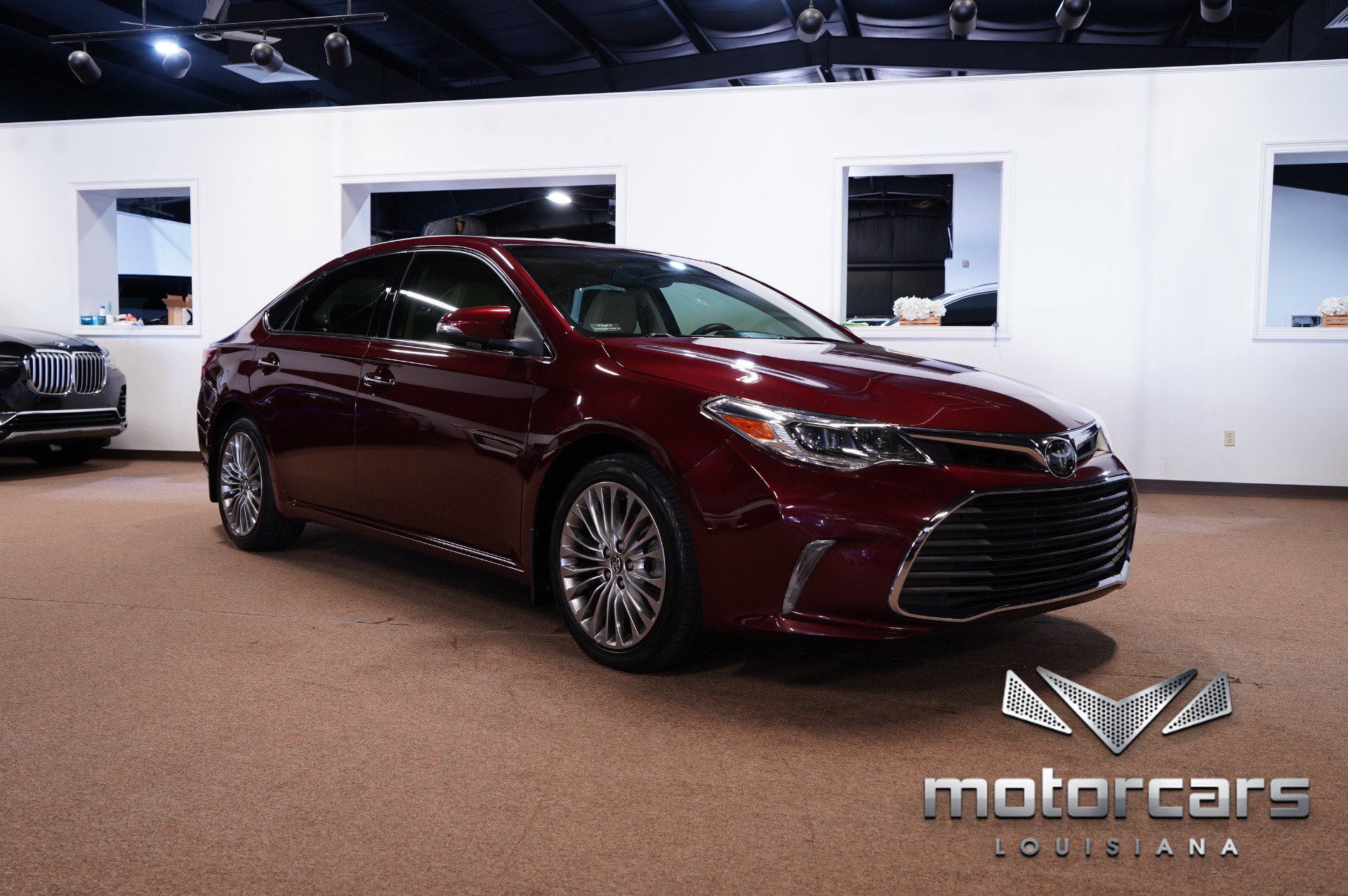 Used 2016 Toyota Avalon Limited w/ Toyota Safety Sense Package FWD image 9